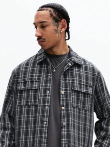 SUMWON 男士长袖宽松格纹纽扣牛仔衬衫，带胸前口袋，翻领休闲款 - 彩色 - 查看 4