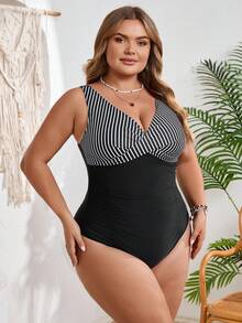 SHEIN CURVE+ 大码女士条纹交叉前开连体泳衣，收腹沙滩装夏季泳衣，夏季海滩，沙滩度假泳衣，夏季，女士度假装，女士沙滩装，大码连体泳衣套装，泳衣，显瘦泳衣 - 黑色 - 查看 3