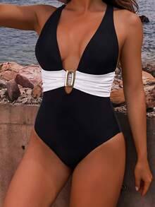 Nuvra 女士夏季沙滩度假撞色拼接金属装饰可调节交叉后背收腹高衩连体泳衣 - 黑與白 - 查看 5