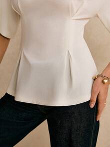 Poéselle Áo thun peplum dáng ôm cho nữ, áo dệt kim tay ngắn thanh lịch với xếp ly eo tạo vẻ ngoài sang trọng, áo peplum có cấu trúc, áo thun dáng ôm, áo ôm eo, trang phục cơ bản cao cấp, tủ đồ tối giản, phong cách thường ngày sang trọng, áo dệt kim màu trắng ngà, cổ tròn, vai rớt, gấu áo xếp ly, áo thun thời trang mùa hè, áo mùa xuân cho nữ đi biển, áo trắng cho kỳ nghỉ. - trắng - Xem 3