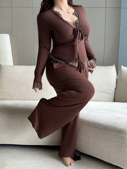 Dazy Plus 两件套弹力修身撞色蕾丝优雅长袖上衣和直筒长裤睡衣套装，春夏款