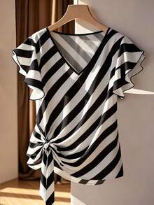 SHEIN PETITE CURVE 大码女式休闲百搭条纹不对称系带荷叶袖V领衬衫，春夏款 - 黑與白 - 查看 1