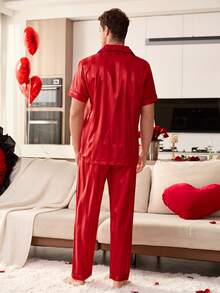 CoupledUp 男士条纹提花缎面贴袋短袖睡衣套装（2件套） - 紅色 - 查看 2