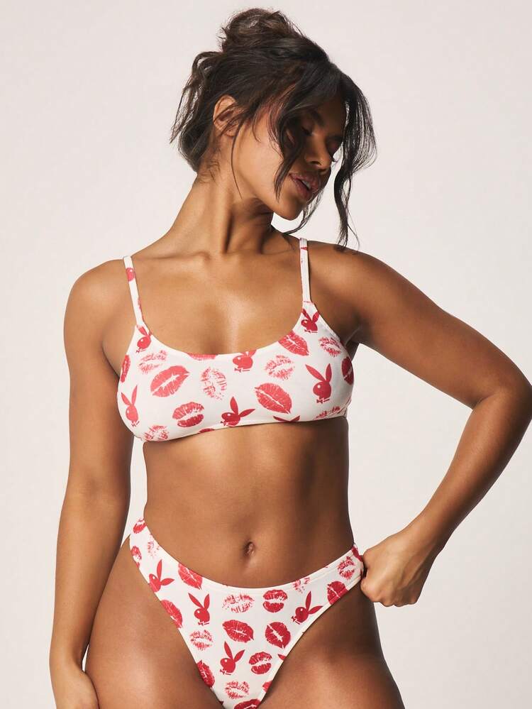 Missguided x Playboy Ensemble de brassière à encolure dégagée et string avec imprimé baiser et lapin pour les occasions intimes de la Saint-Valentin