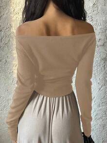 DAZY Kaos Lengan Panjang Wanita Warna Polos Model Off-Shoulder Modis dan Serbaguna untuk Kencan Malam - Khaki - View 3