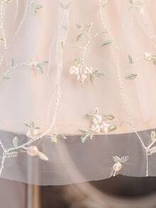 SHEIN Vestido elegante y lindo con volantes de tul bordado floral para niña bebé - Multicolor - Ver 6