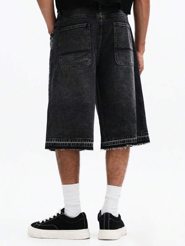 裾がほつれたワイドレッグデニムショートパンツ
