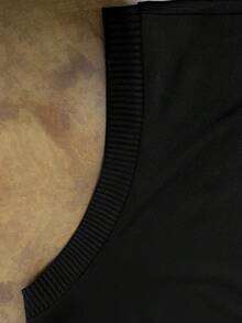 GlowEve CURVE 大码女式纯色圆领短袖金属花朵装饰时尚T恤 - 黑色 - 查看 5