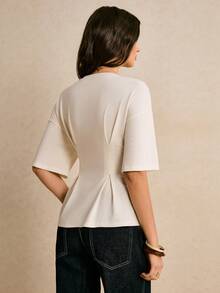 Poéselle Áo thun peplum dáng ôm cho nữ, áo dệt kim tay ngắn thanh lịch với xếp ly eo tạo vẻ ngoài sang trọng, áo peplum có cấu trúc, áo thun dáng ôm, áo ôm eo, trang phục cơ bản cao cấp, tủ đồ tối giản, phong cách thường ngày sang trọng, áo dệt kim màu trắng ngà, cổ tròn, vai rớt, gấu áo xếp ly, áo thun thời trang mùa hè, áo mùa xuân cho nữ đi biển, áo trắng cho kỳ nghỉ. - trắng - Xem 7
