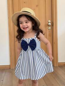 SHEIN Vestido de niña bebé de verano con tirantes finos, decorado con rayas y gran lazo - Azul - Ver 6