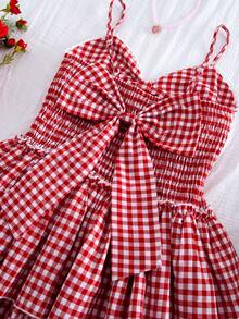 SHEIN 一件女童宽松连衣裙，红白格子图案，可调节肩带，肩部系带，可调节搭扣，腰部收褶设计，双层蛋糕裙摆。适合女孩日常休闲穿着、度假旅行和夏季穿着。 - 紅白色 - 查看 4