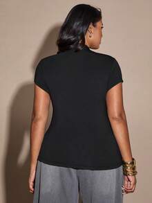 SHEIN BAE 大码女式黑色金属纽扣装饰立领短袖T恤，春夏款 - 黑色 - 查看 2