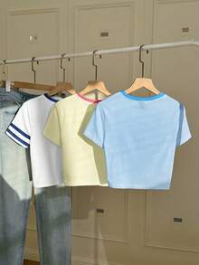 Attitoon 3件套女士紧身撞色T恤，黄色、粉色和蓝色背景上印有热带花卉、贝壳和百合花图案，适合夏季穿着 - 彩色 - 查看 6