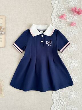 SHEIN 1 pieza Vestido casual blanco para niñas pequeñas, con cuello y puños acanalados, adecuado para uso casual, al aire libre, deportes y fiestas