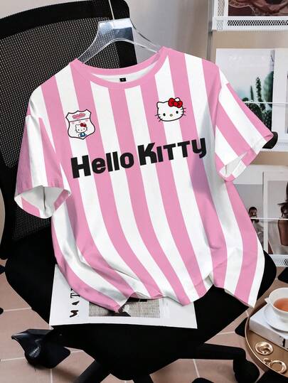 HELLO KITTY AND FRIENDS | SHEIN Camiseta feminina de manga curta com estampa de letras e listras e gola redonda.