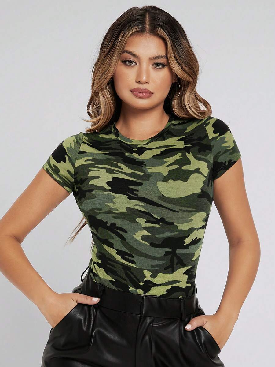 SHEIN SXY 夏季迷彩印花紧身短袖女式休闲T恤 - 軍綠色 - 查看 1
