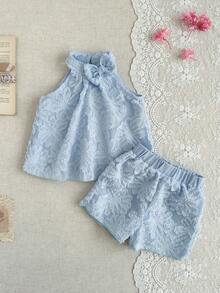 SHEIN 2 peças/Conjunto Casual Fofo de Meninas Bebê com Laço e Bordado de Cereja, Regata e Shorts de Cintura Elástica, Confortável e Macio, Adequado para Passeios na Primavera/Verão e Presentes, 3 Meses - 3 Anos - Azul - Visão 1