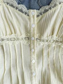 SHEIN 少女背心/吊带衫，纯色时尚吊带衫，适合夏季穿着，刺绣蕾丝纽扣开襟吊带衫 - 甜美时尚 - 杏色 - 查看 4