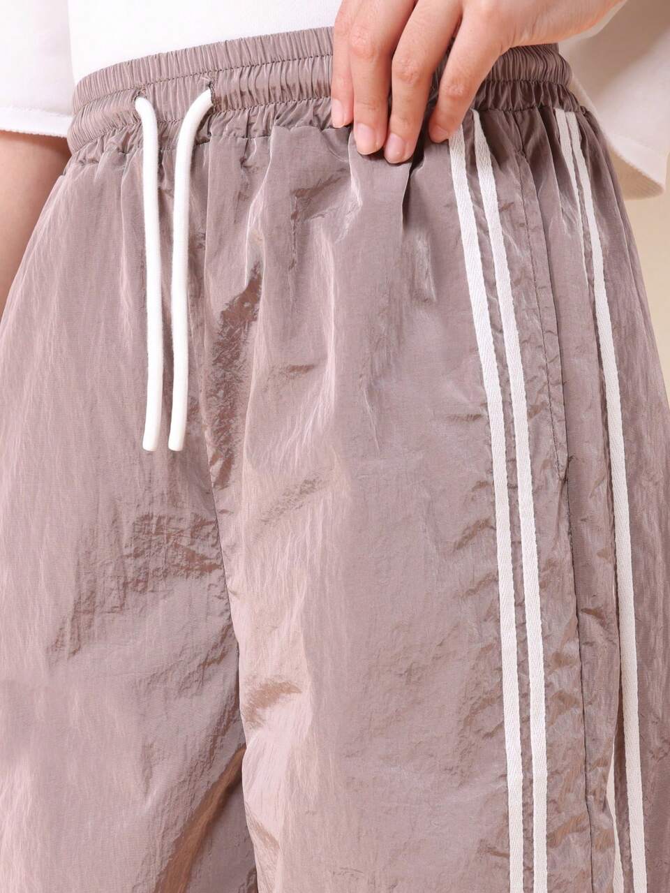 Calça Cargo de Pernas Largas com Fita Brilhante