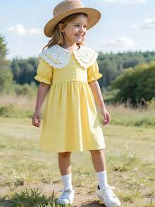 SHEIN Vestido amarillo de estilo princesa francés dulce para niñas jóvenes, hecho de tela suave con sensación ligera y fluida, decorado con cuello de encaje, acentos de botones blancos, mangas con volantes, cintura plisada para una silueta ajustada, diseño fluido y fresco, vestido de manga corta, adecuado para ocasiones casuales de primavera/verano como parque, picnic, salida familiar, escuela, ligero - Amarillo - Ver 4