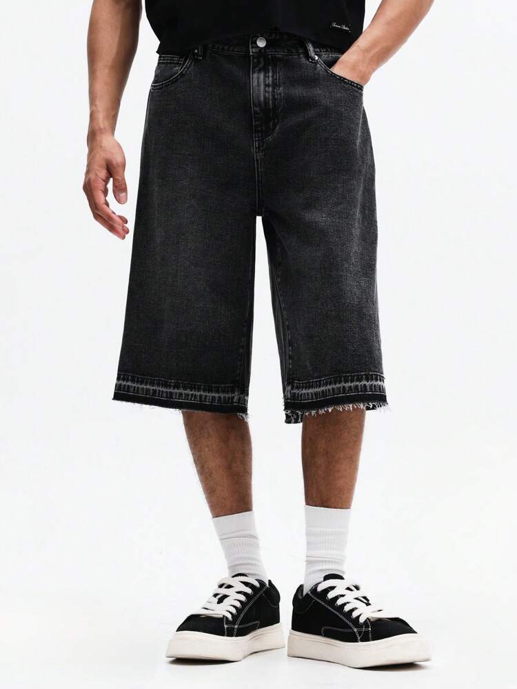 裾がほつれたワイドレッグデニムショートパンツ