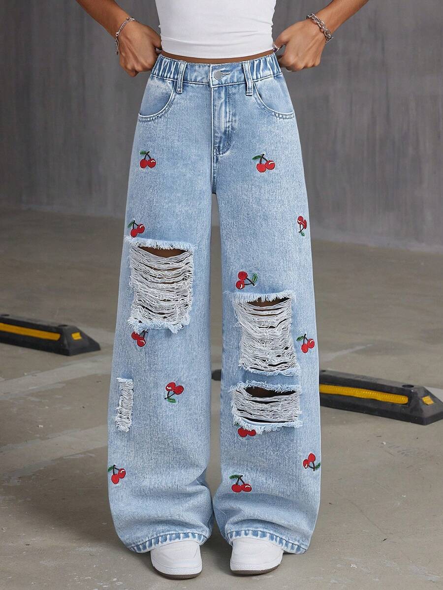 SHEIN Jeans rectos sueltos y cómodos con bordado de cereza, lavado claro y versátil, adecuados para uso diario en otoño e invierno, Año Nuevo, Navidad, Nochevieja, streetwear, escuela, hogar y viajes, para niñas preadolescentes - Lavado ligero - Ver 1