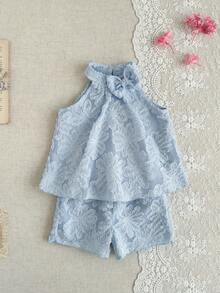 SHEIN 2 peças/Conjunto Casual Fofo de Meninas Bebê com Laço e Bordado de Cereja, Regata e Shorts de Cintura Elástica, Confortável e Macio, Adequado para Passeios na Primavera/Verão e Presentes, 3 Meses - 3 Anos - Azul - Visão 4