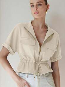 Aveloria Modichic قميص قصير عملي عصري، مع جيبين متناظرين على الصدر، تصميم خصر مشدود، إجمالاً نظيف وعملي - بيج - مشاهدة 1
