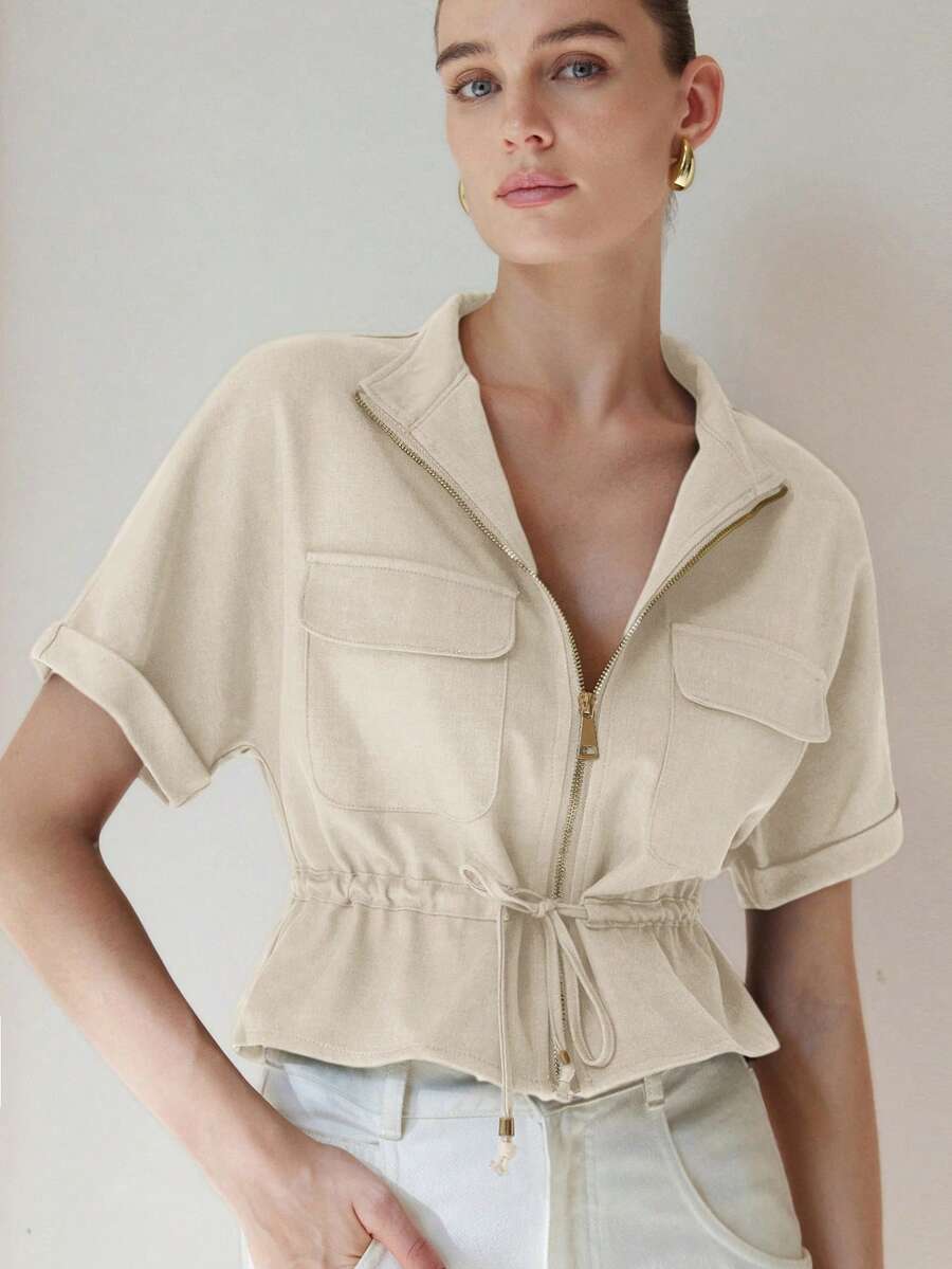 Aveloria Modichic قميص قصير عملي عصري، مع جيبين متناظرين على الصدر، تصميم خصر مشدود، إجمالاً نظيف وعملي - بيج - مشاهدة 1