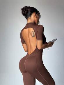 Slayform Sömlös, stretchig sport- och fitnessjumpsuit med utskärningar - Brun - Visa 6