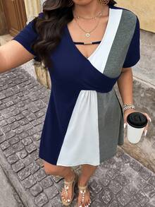 SHEIN LUNE Robe décontractée de style vacances pour femmes grandes tailles, col V, manches courtes, décoration de boutons, ceinture à nouer à la taille, contraste de couleurs - Bleu marine - Voir 6