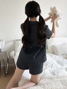 SHEIN 少女藏蓝色春夏短袖格子领小熊刺绣梭织短裤休闲家居服套装 - 寶藍色 - 查看 2