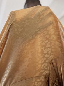 SHEIN 仿丝豹纹提花时尚仿丝翻领短袖睡衣套装 - 香檳色 - 查看 5