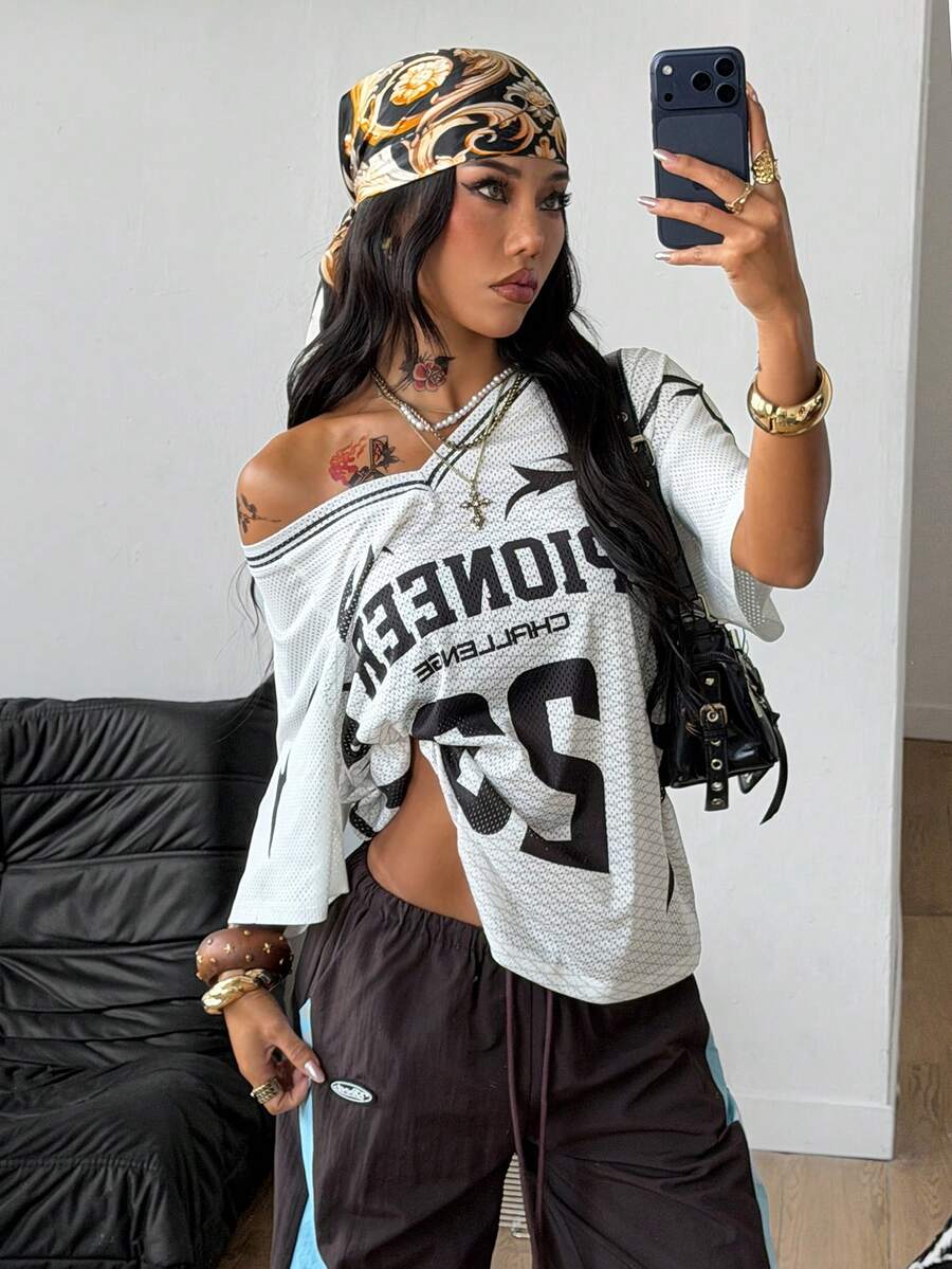 Coolane 女士春夏街头风 Y2K 豹纹数字图案足球球衣 V 领粉色 T 恤 - 白色 - 查看 1