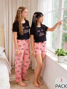 一套甜美梦幻风少女睡衣，上衣印有睫毛和“甜美梦境”字样，下装为橙粉色底黑色爱心睫毛装饰短裤/长裤，黑粉撞色设计，面料光滑闪亮，柔软舒适，修身剪裁，适合居家休闲、睡眠穿着，展现甜美可爱的少女气质（一套单独出售） - 彩色 - 查看 4