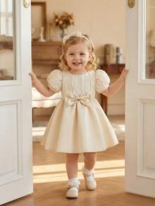 SHEIN Đầm công chúa tay phồng cổ tròn thêu ren lưới thanh lịch cho bé gái, thoải mái và mềm mại, thích hợp cho các buổi đi chơi mùa xuân/hè, tiệc tùng, sinh nhật, họp mặt gia đình và làm quà tặng, dành cho bé từ 6 tháng đến 3 tuổi. - Màu be - Xem 2