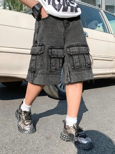 SHEIN 青少年男童时尚休闲复古Y2K舒适镂空破洞磨边多口袋设计蓝色宽松牛仔短裤，适合儿童日常穿着，柔软舒适，也适合春夏派对、音乐节和海滩穿着。