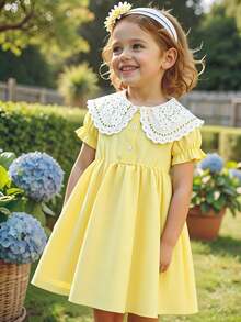 SHEIN Vestido amarillo de estilo princesa francés dulce para niñas jóvenes, hecho de tela suave con sensación ligera y fluida, decorado con cuello de encaje, acentos de botones blancos, mangas con volantes, cintura plisada para una silueta ajustada, diseño fluido y fresco, vestido de manga corta, adecuado para ocasiones casuales de primavera/verano como parque, picnic, salida familiar, escuela, ligero - Amarillo - Ver 9
