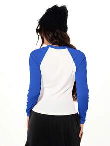 SUMWON WOMEN Kaos Baseball Lengan Panjang dengan Motif Grafis dan Lengan Raglan, Desain Salib Besi, Atasan Streetwear Kasual - Biru - View 2