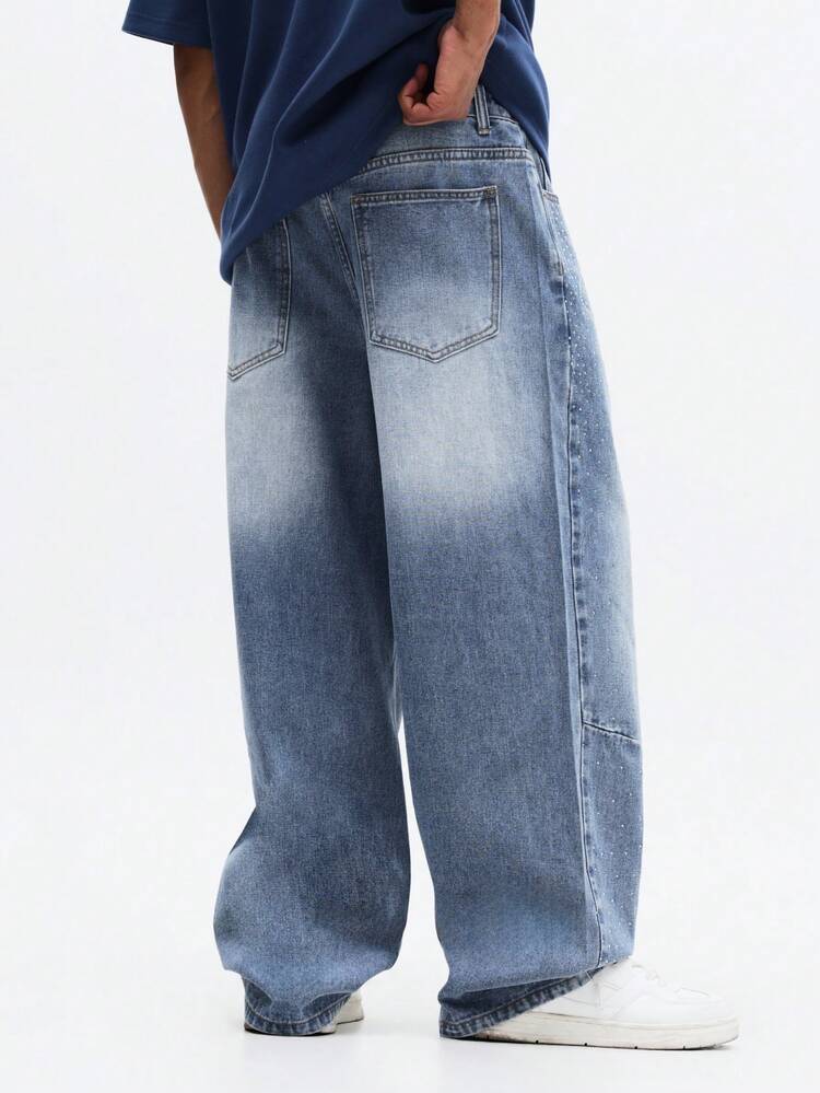 Calça Denim de perna larga com detalhe de escrita em strass
