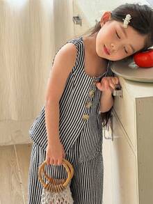 SHEIN Bộ đồ thể thao năng động cho bé gái, phong cách đường phố thường ngày, gồm áo không tay cổ vuông kẻ sọc và quần ống đứng. - Đen và trắng - Xem 5