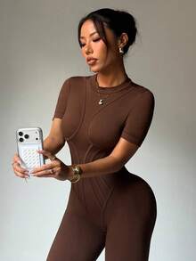 Slayform Sömlös, stretchig sport- och fitnessjumpsuit med utskärningar - Brun - Visa 3