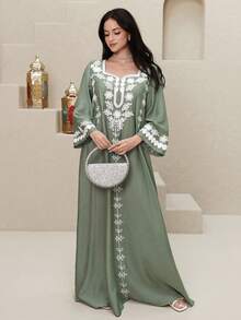 Yasmyna Women's Floral Embroidered Mandarin Collar Long Sleeve Abaya - Green - View 4