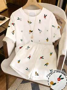 Resyla 2件套 女士花卉刺绣休闲T恤和短裤 - 白色 - 查看 1