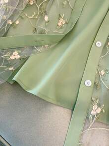 GlowEve CURVE 大码女式透视刺绣镂空衬衫、纯色吊带背心和短裤三件套，优雅清新，适合夏季日常穿着 - 彩色 - 查看 4