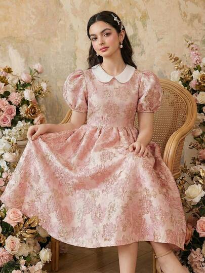 优雅的碎花公主裙，配有彼得潘领和泡泡袖，适合派对和活动，少女穿着。