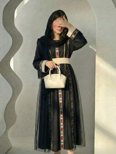 SHEIN Teen Girl Printed Chiffon Robe For Young Women - This Long Dress Features A Vintage Round Neck And Long Sleeves, With A Black Base Color, Paired With Fashionable Prints And A Chiffon Shawl. A Beige Waistband Cinches The Waist, Creating A Effect. Comfortable And Stylish, Providing Your Loved One With A Truly Unique Wearing Experience. Abayas Jalabiyas Traditional Arabic Clothing Teenager Dress Abaya Black Abaya Modest Dress Long Modest Dresses Muslim Girl Dress