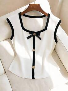 Lyxana Elegante moda de verano Nueva camiseta corta de mujer de punto de 2 en 1 con contraste de blanco y negro, cuello cuadrado, sin mangas, lentejuelas, lazo y botón de metal en forma de rosa, adecuada para fiestas, vacaciones, Navidad, Halloween, citas, versátil para el trabajo y el ocio - Blanco - Ver 4