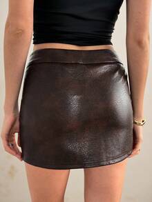 SHEIN Tall 女士咖啡棕色做旧搭扣装饰超低腰迷你裙，适合万圣节、返校季/外出/派对/乡村音乐节/演唱会/时尚外出/波西米亚嬉皮风/芝加哥音乐节/迷你裙/音乐节/复古做旧皮革/水洗PU做旧棕色皮革裙，万圣节西部牛仔女装 - 咖啡棕 - 查看 2