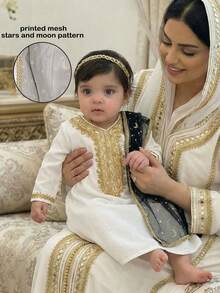 SHEIN Infant Girls' Middle Eastern Traditional Long Sleeve Dress + Matching Floral Lace Star Moon Shawl, Comfortable & Stylish For Everyday Wear, Spring/Autumn - White - View 10